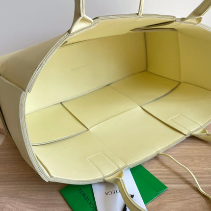 ARCO TOTE 36 IN PALE YELLOW CALFSKIN