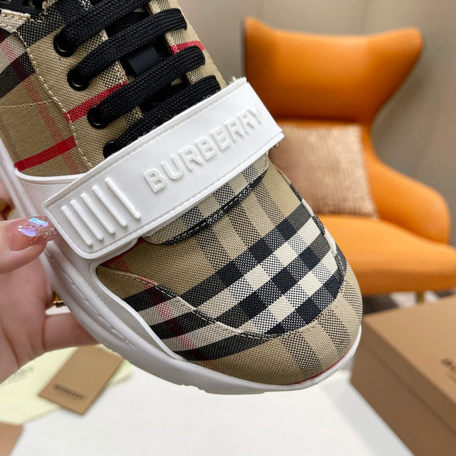 BURBERRY 26S STRIPED SNEAKERS IN BEIGE CANVAS