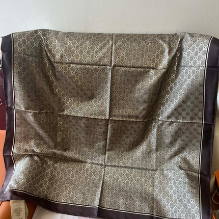 GUCCI 25S SCARF 90 IN SILK 697666