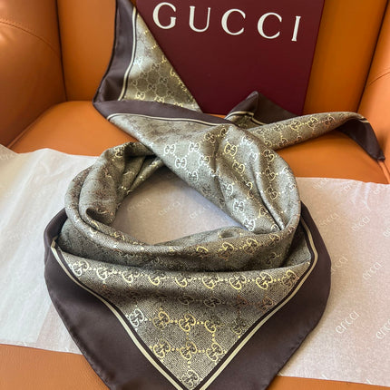 GUCCI 25S SCARF 90 IN SILK 697666
