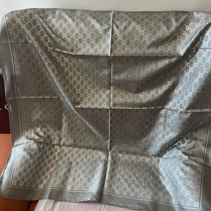 GUCCI 26S SCARF 90 IN SILK 816290