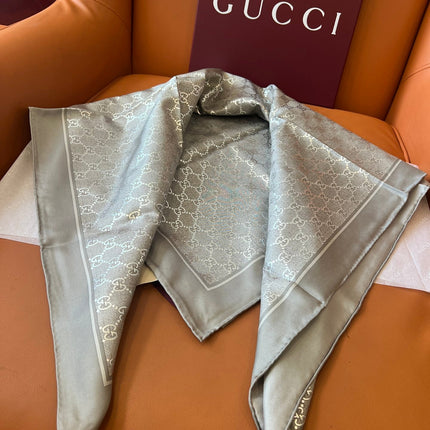 GUCCI 25S SCARF 90 IN SILK 697668