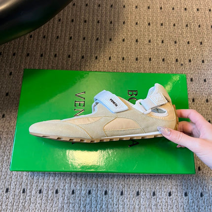 BOTTEGA VENETA 26S MARY JANE SNEAKER IN BEIGE SUEDE AND FABRIC