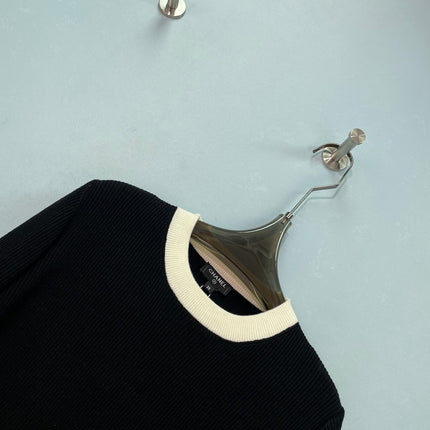 CHANEL 26S CREW NECK KNIT SWEATER 1551
