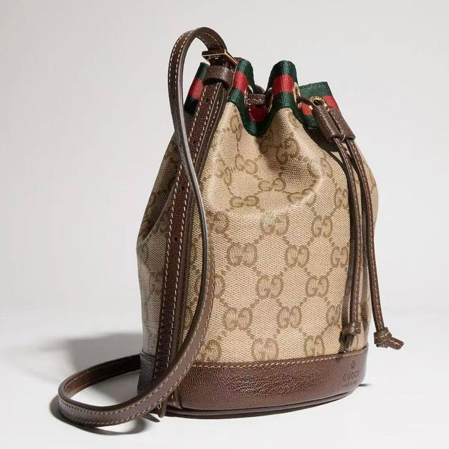 GUCCI BUCKET BAG 26S IN BEIGE GG SUPREME CANVAS AND DARK BROWN CALFSKIN