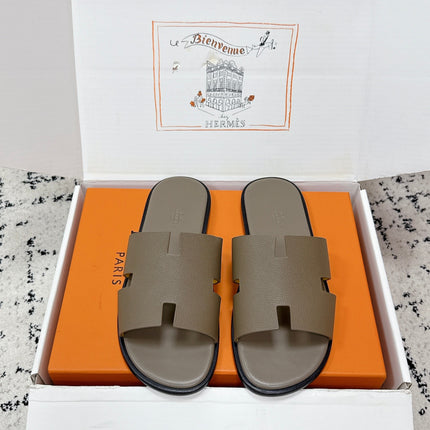 HM 26S IZMIR SANDAL IN ETOUPE LAMBSKIN