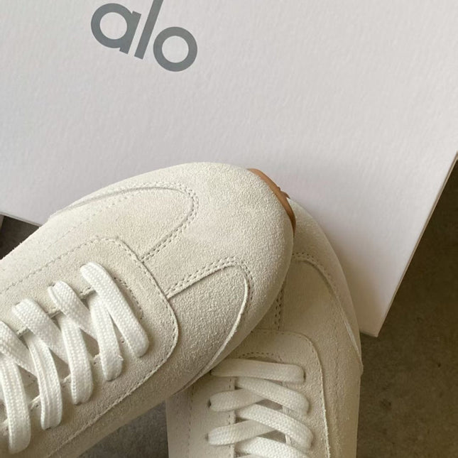 ALO 25S SUNSET SNEAKER IN CREAM WHITE SUEDE