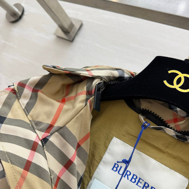 BURBERRY 26S HOODED WINDBREAKER 518