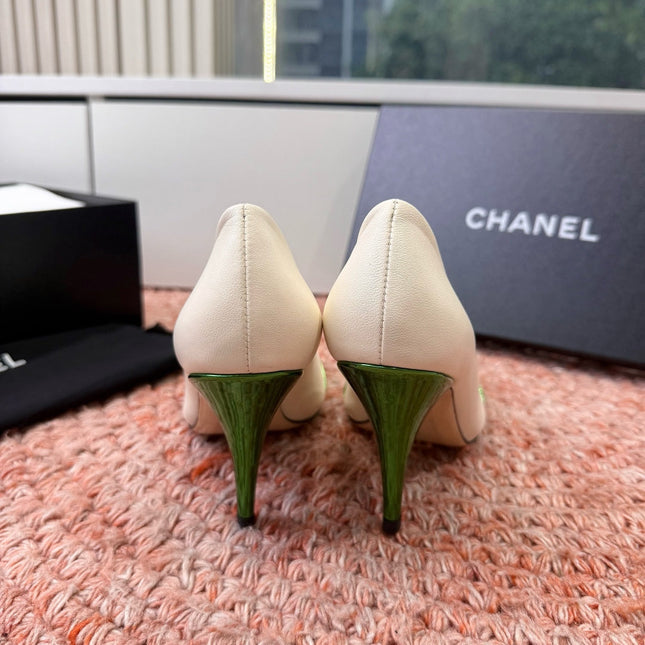 CHANEL 26S SQUARE TOE HIGH HEELS IN WHITE LAMBSKIN WITH GREEN TOE