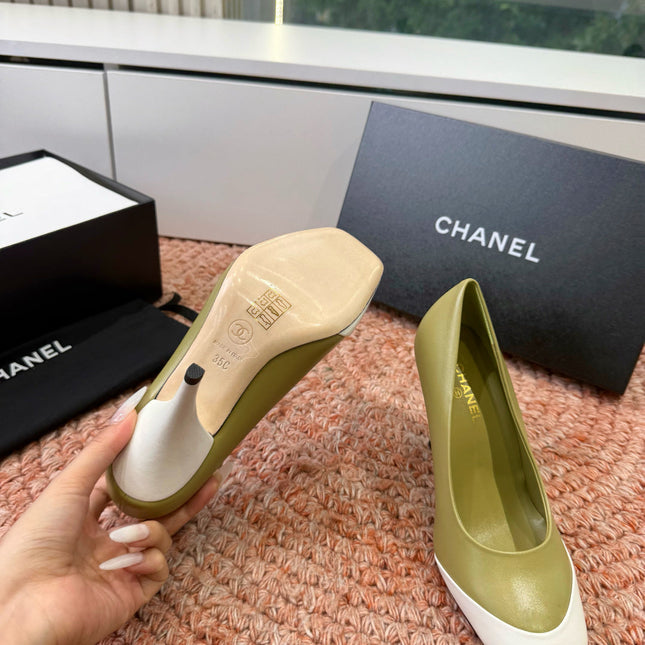 CHANEL 26S SQUARE TOE HIGH HEELS IN OLIVE GREEN LAMBSKIN WITH WHITE TOE