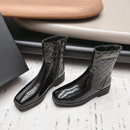 CHANEL 26S ANKLE BOOTS 40MM IN BLACK CALFSKIN PATENT AND QUILTED