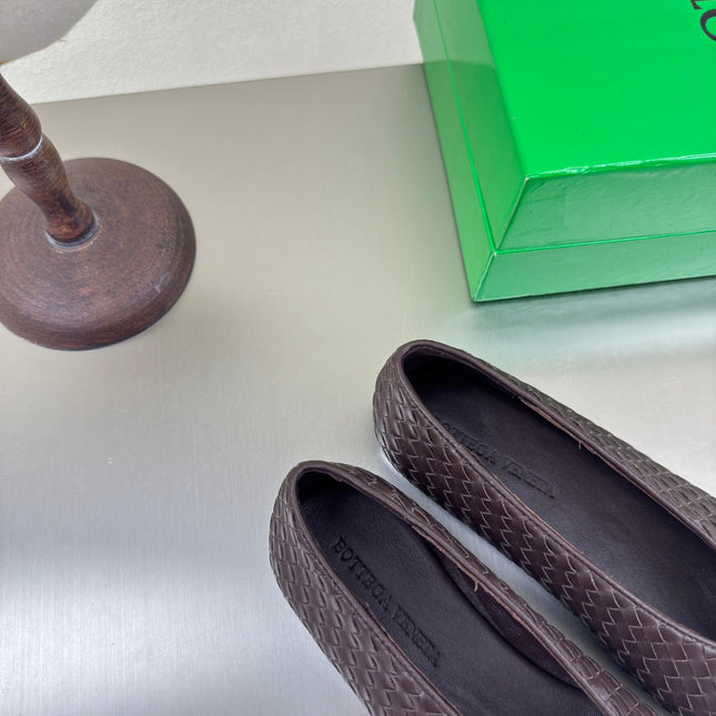 BOTTEGA VENETA 26S BALLET FLATS IN DARK BROWN WOVEN LAMBSKIN