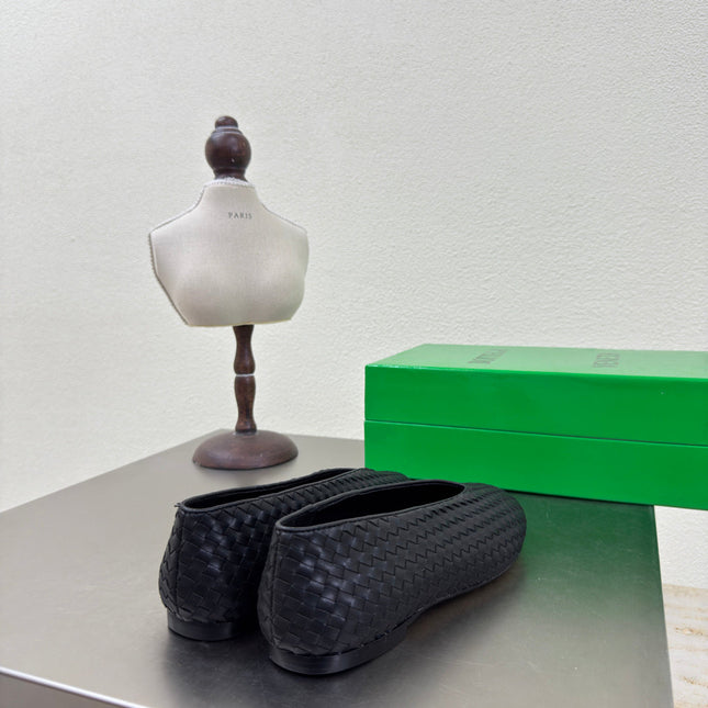 BOTTEGA VENETA 26S BALLET FLATS IN BLACK WOVEN LAMBSKIN