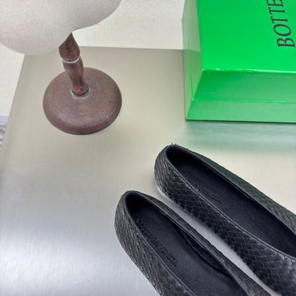 BOTTEGA VENETA 26S BALLET FLATS IN BLACK WOVEN LAMBSKIN