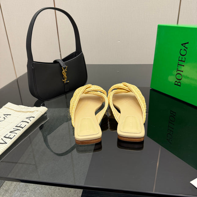 BOTTEGA VENETA 26S SANDALS IN LIGHT YELLOW CALFSKIN AND RAFFIA