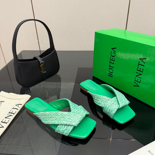 BOTTEGA VENETA 26S SANDALS IN MINT GREEN CALFSKIN AND RAFFIA