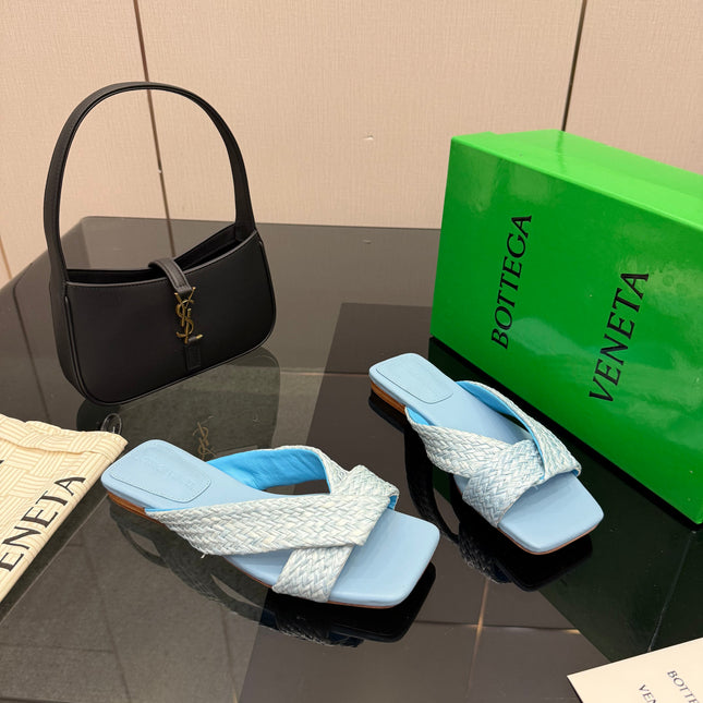 BOTTEGA VENETA 26S SANDALS IN LIGHT BLUE CALFSKIN AND RAFFIA