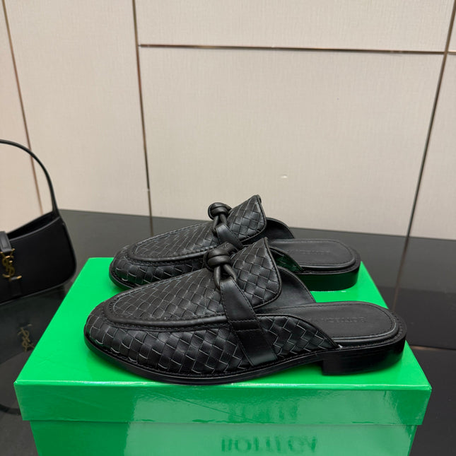 BOTTEGA VENETA 26S BACKLESS LOAFERS IN BLACK TECHNICAL WOVEN CALFSKIN STYLE 2