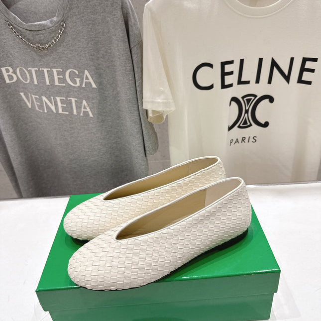 BOTTEGA VENETA 26S BALLET FLATS IN OFF-WHITE WOVEN LAMBSKIN