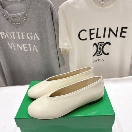 BOTTEGA VENETA 26S BALLET FLATS IN OFF-WHITE LAMBSKIN
