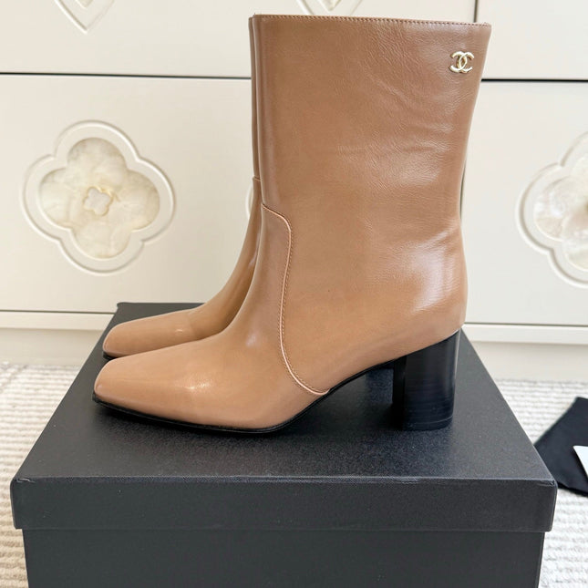 CHANEL 26S HIGH HEEL ANKLE BOOTS 70 MM IN BEIGE CALFSKIN SQUARE TOE