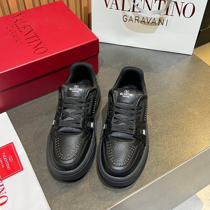 VALENTINO 26S ONESTUD SNEAKERS IN BLACK CALFSKIN