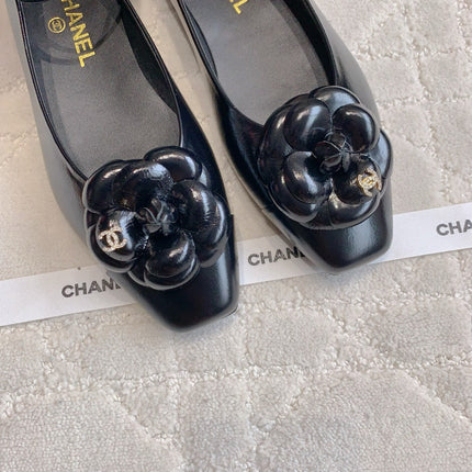 CHANEL 25S CAMELLIA SQUARE TOE FLATS IN BLACK CALFSKIN GOLD HARDWARE