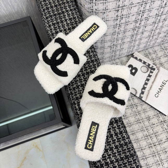 CHANEL 26S SLIDE SANDALS IN BLACK AND WHITE SHEARLING SQUARE TOE