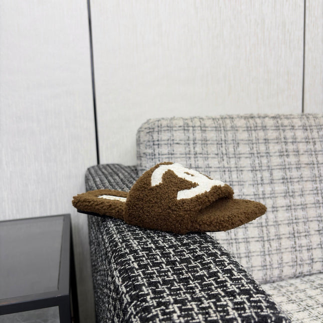 CHANEL 26S SLIDE SANDALS IN BROWN AND WHITE SHEARLING SQUARE TOE