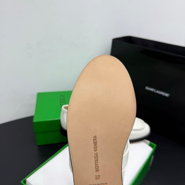 BOTTEGA VENETA 26S LOAFERS IN WHITE GRAINED CALFSKIN WITH GOLD HARDWARE