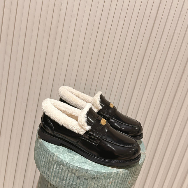 MIUMIU 25S PENNY LOAFERS 20MM IN BLACK PATENT CALFSKIN WITH SHEARLING