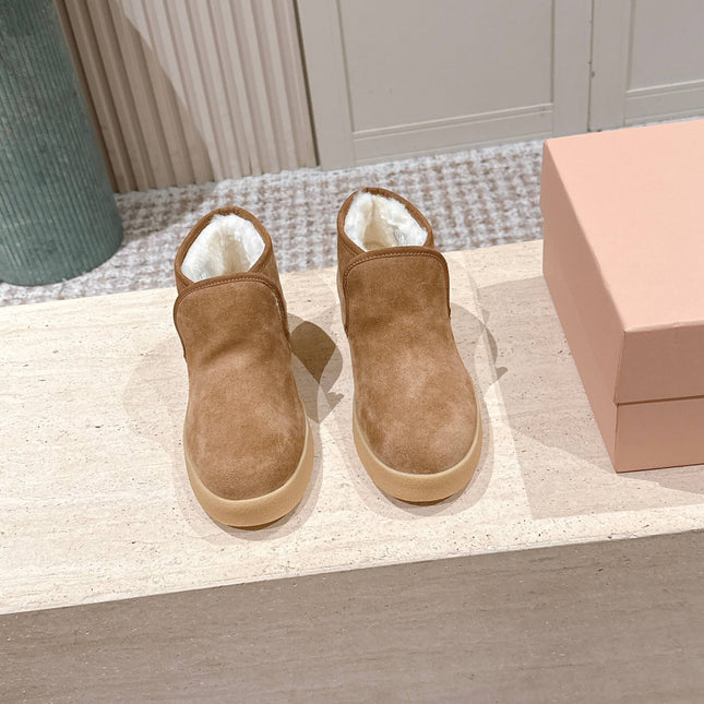 MIUMIU 25S SLIP-ON BOOTIES IN LIGHT BROWN SUEDE WITH FAUX SHEARLING