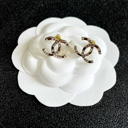 CHANEL 26S DOUBLE C LOGO CRYSTAL STUD EARRINGS IN GOLD METAL 631817