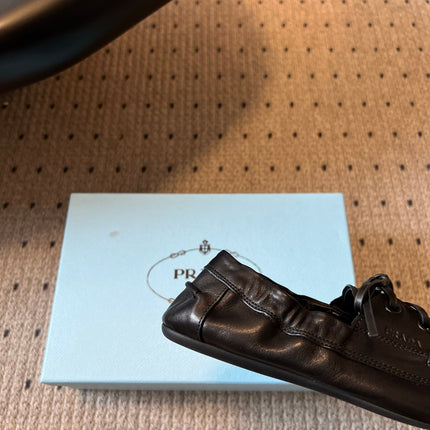 PRADA 26S LACE UP SQUARE TOE LOAFERS IN BLACK CALFSKIN