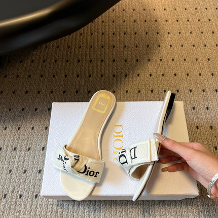 DIOR 26S DWAY SLIDE IN WHITE FABRIC AND LAMBSKIN