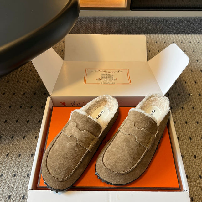 HM 26S DESTIN MULES IN GREYISH BEIGE SUEDE