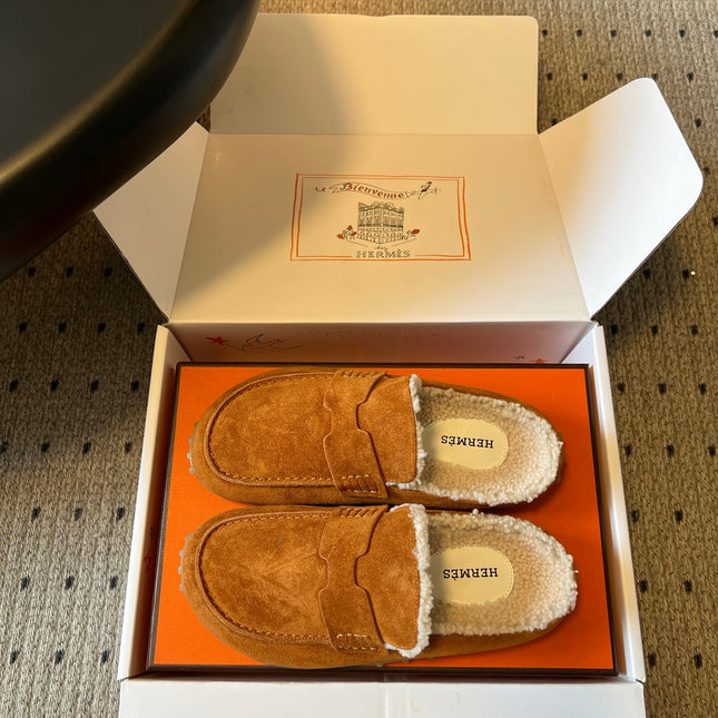 HM 26S DESTIN MULES IN COGNAC BROWN SUEDE