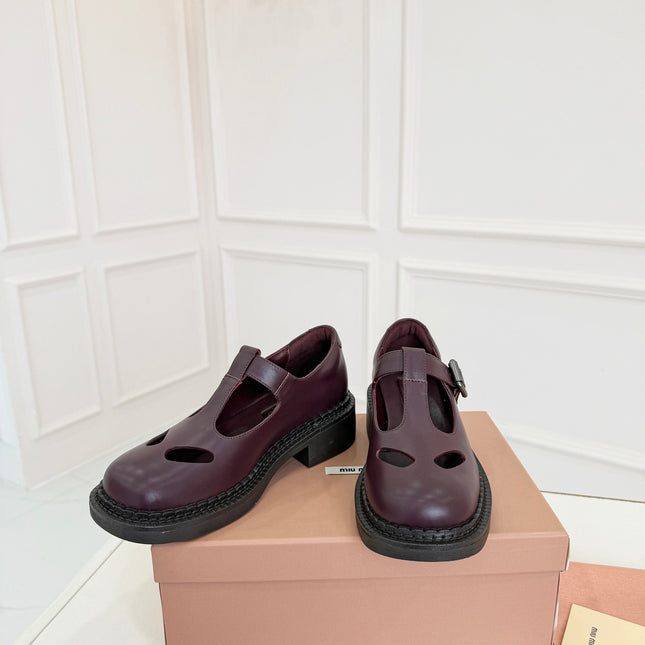 MIUMIU 26S SANDAL 35MM IN DARK RED BROWN CALFSKIN WITH STYLIZED T-STRING