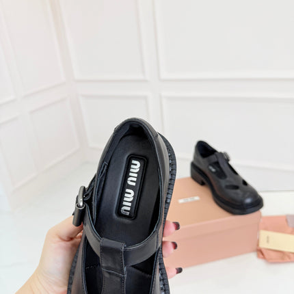 MIUMIU 26S SANDAL 35MM IN BLACK CALFSKIN WITH STYLIZED T-STRING