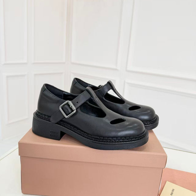 MIUMIU 26S SANDAL 35MM IN BLACK CALFSKIN WITH STYLIZED T-STRING