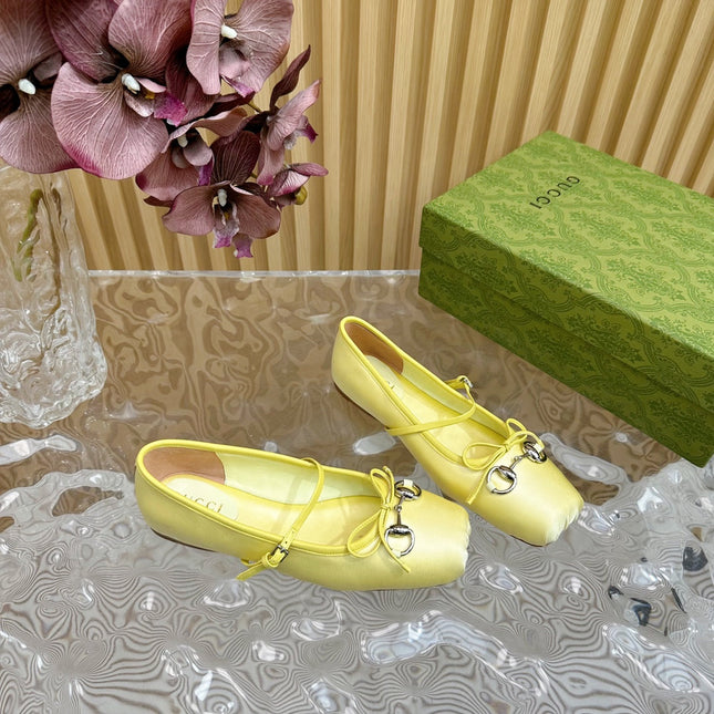 BALLET FLAT IN LIGHT YELLOW SILK WITH SILVER HARDWARE
