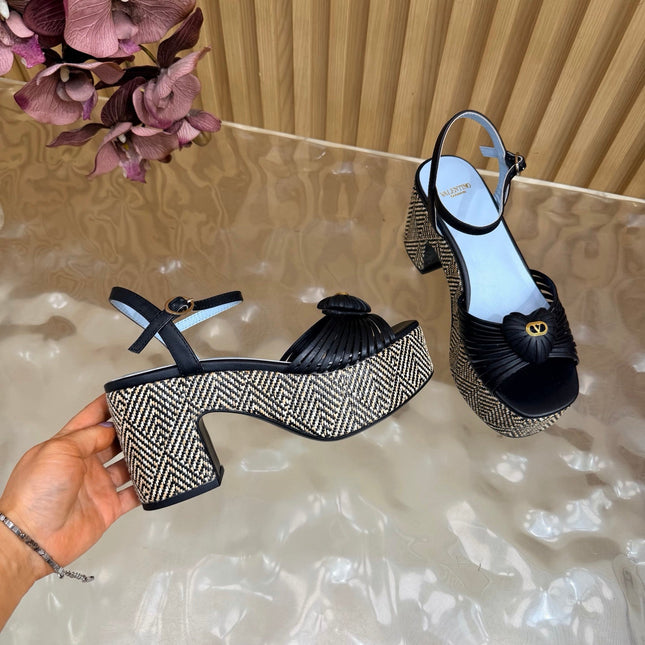 VALENTINO 26S PLATFORM SANDALS 90 MM IN BLACK CALFSKIN BEIGE WOVEN FABRIC