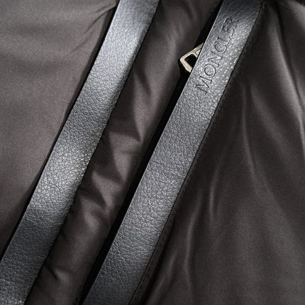 MONCLER PUFFER JACKET IN BLACK 264575