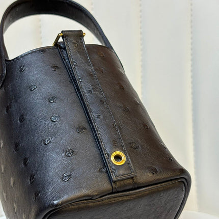 HM 25S PICOTIN LOCK 14 CM IN BLACK OSTRICH WITH GOLD HARDWARE