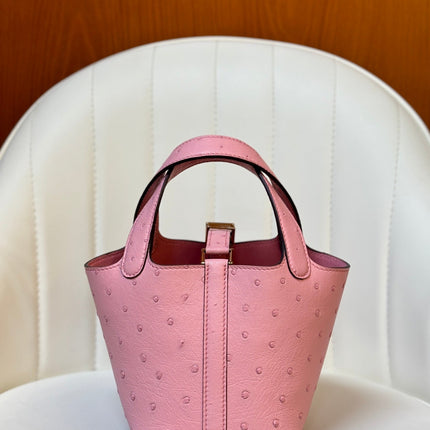 HM 25S PICOTIN LOCK 14 CM IN PINK OSTRICH WITH GOLD HARDWARE