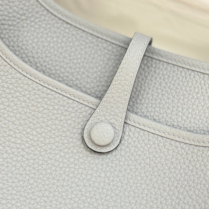 HM 26S EVELYNE BAG 23CM IN LIGHT GRAY GRAINED CALFSKIN