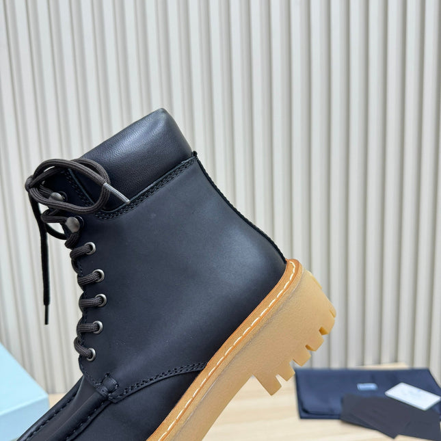 PRADA 25S LACE-UP ANKLE BOOTS IN BLACK CALFSKIN