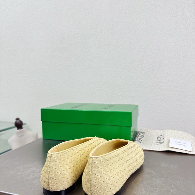 BOTTEGA VENETA 26S BALLET FLATS IN LIGHT YELLOW WOVEN LAMBSKIN
