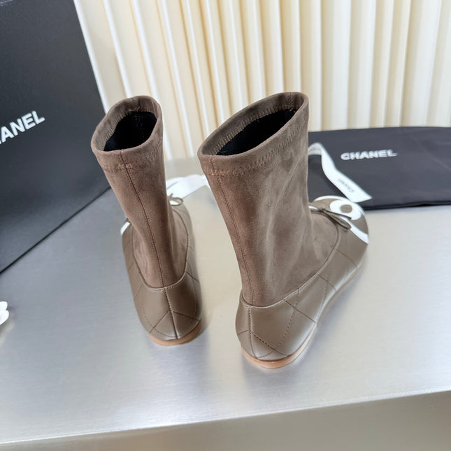 CHANEL 26S ANKLE BOOTS IN BROWN CALFSKIN AND SUEDE SQUARE TOE