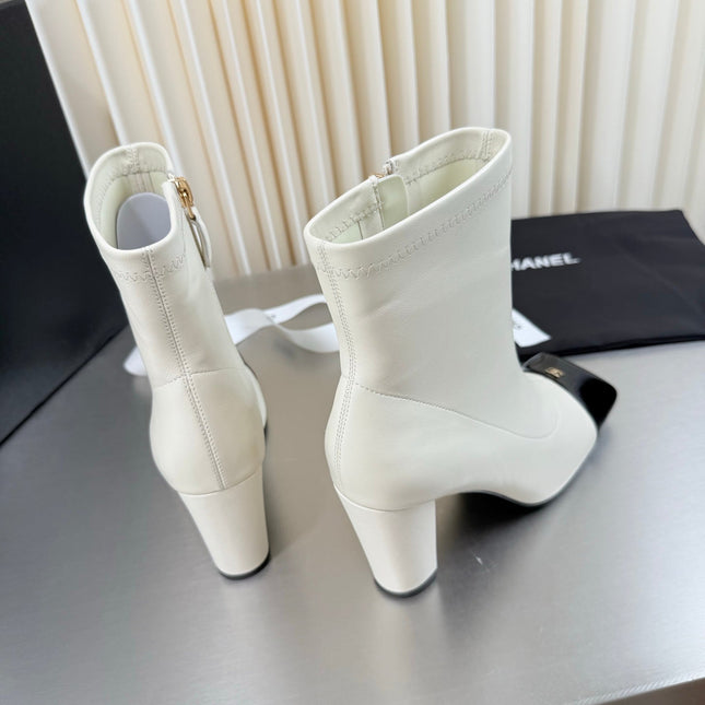 CHANEL 26S ZIPPER BOOTS 75 MM IN WHITE CALFSKIN AND BLACK PATENT LEATHER SQUARE TOE HIGH